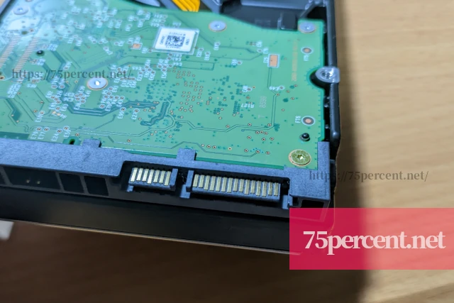 ハードディスクのSATAコネクタ部分